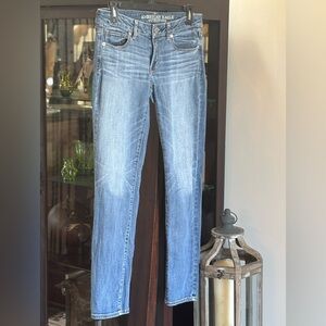 American Eagle Skinny Super Stretch Denim Jeans. Women’s Sz-6 Light Wash- EUC